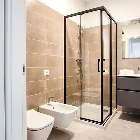 Sleek Abode In Maciachini Milán